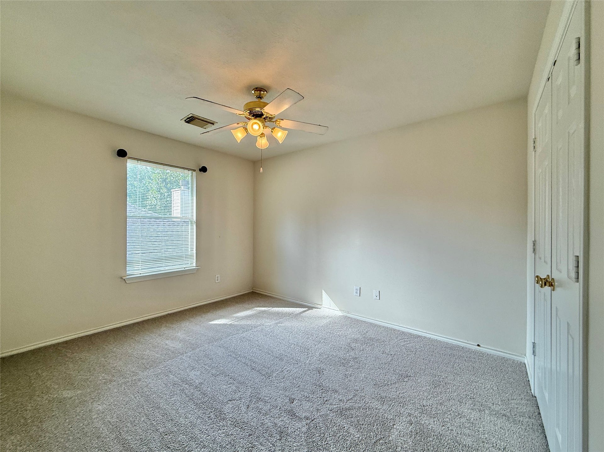 110 S Merryweather Circle, The Woodlands, TX 77384 110 S Merryweather Circle, The Woodlands, TX 77384