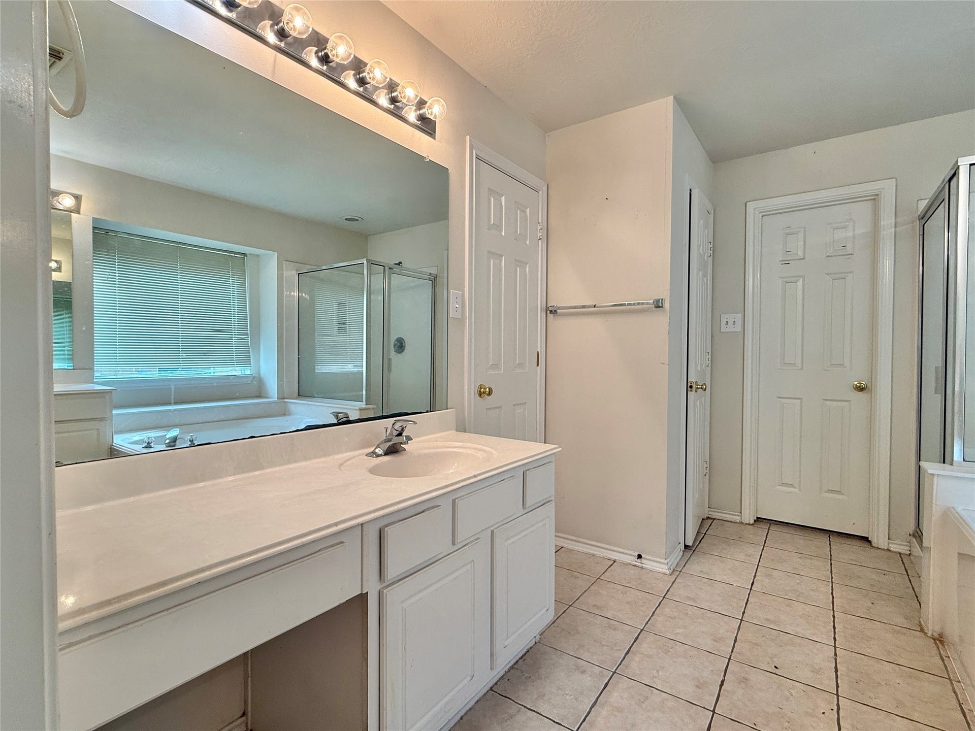 110 S Merryweather Circle, The Woodlands, TX 77384 110 S Merryweather Circle, The Woodlands, TX 77384