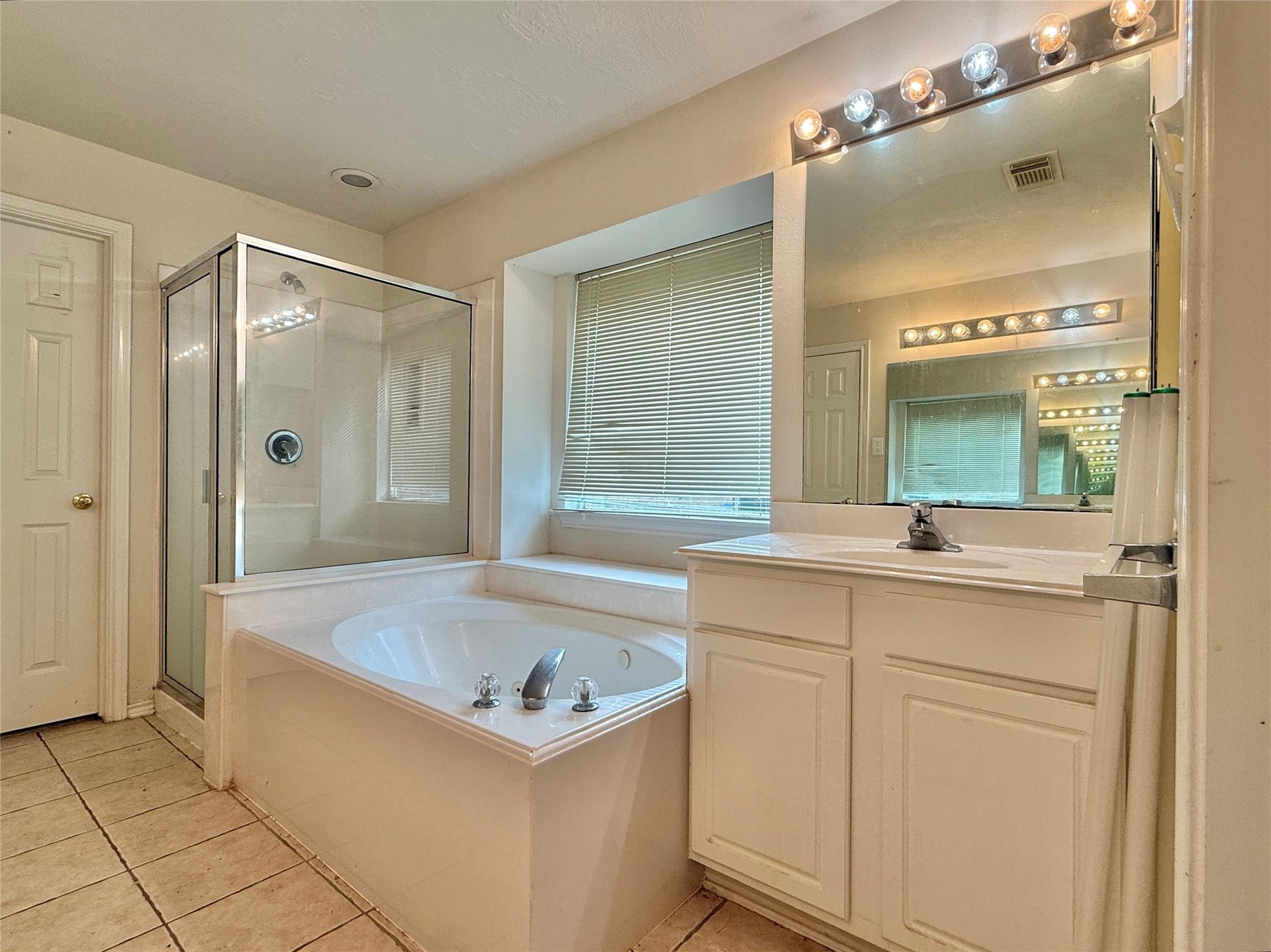 110 S Merryweather Circle, The Woodlands, TX 77384 110 S Merryweather Circle, The Woodlands, TX 77384