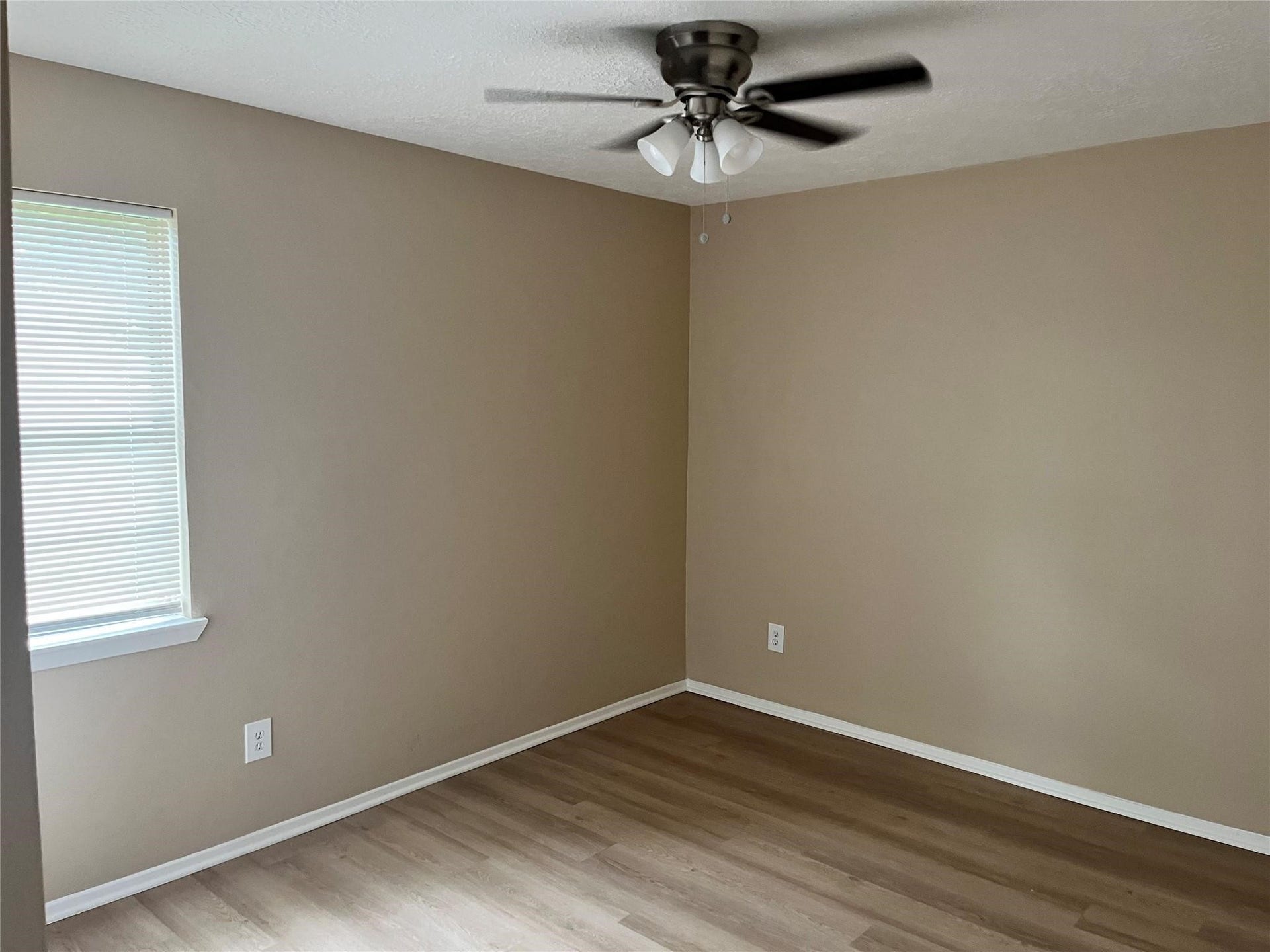 9910 Stonemont Road, La Porte, TX 77571 9910 Stonemont Road, La Porte, TX 77571