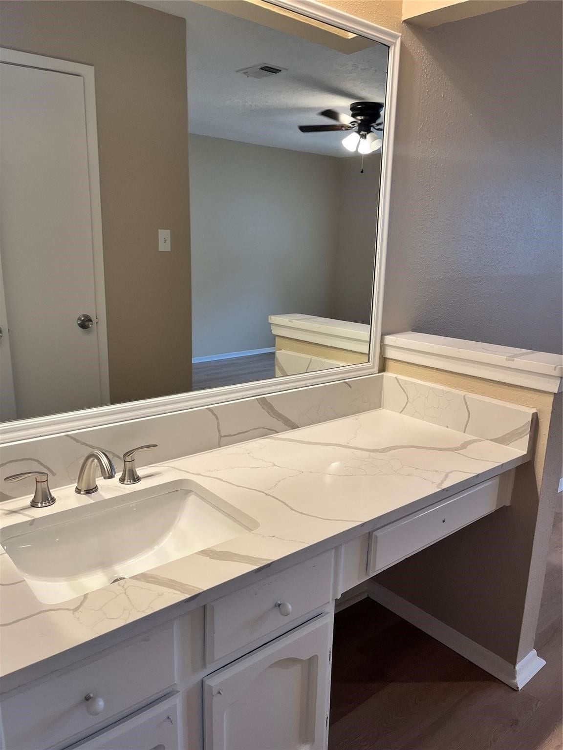 9910 Stonemont Road, La Porte, TX 77571 9910 Stonemont Road, La Porte, TX 77571