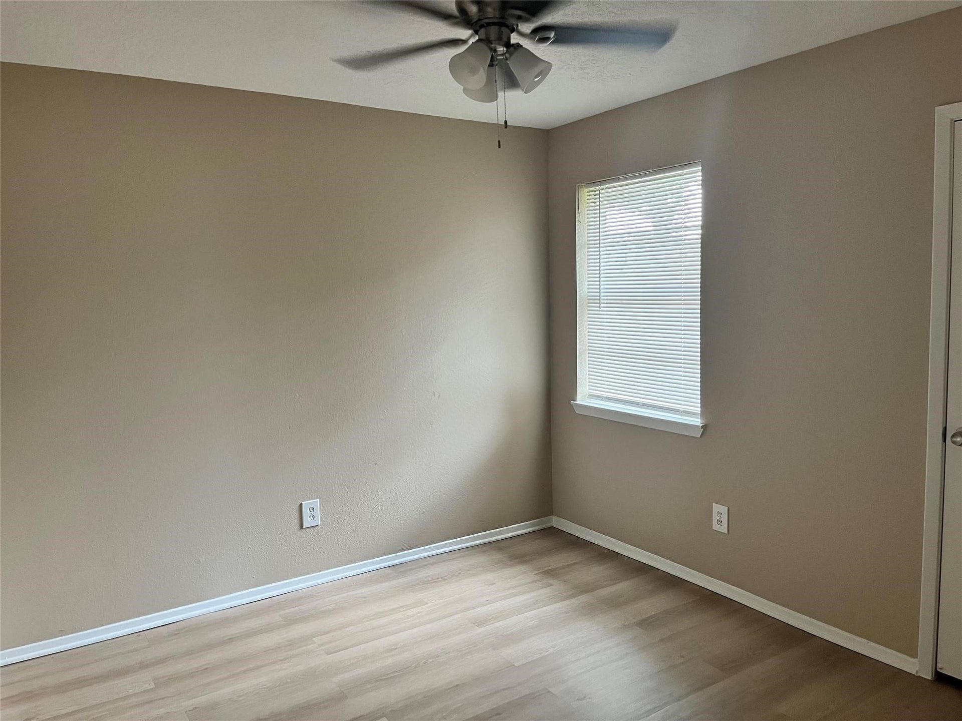 9910 Stonemont Road, La Porte, TX 77571 9910 Stonemont Road, La Porte, TX 77571