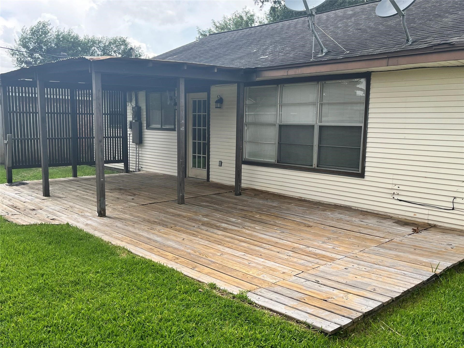 9910 Stonemont Road, La Porte, TX 77571 9910 Stonemont Road, La Porte, TX 77571