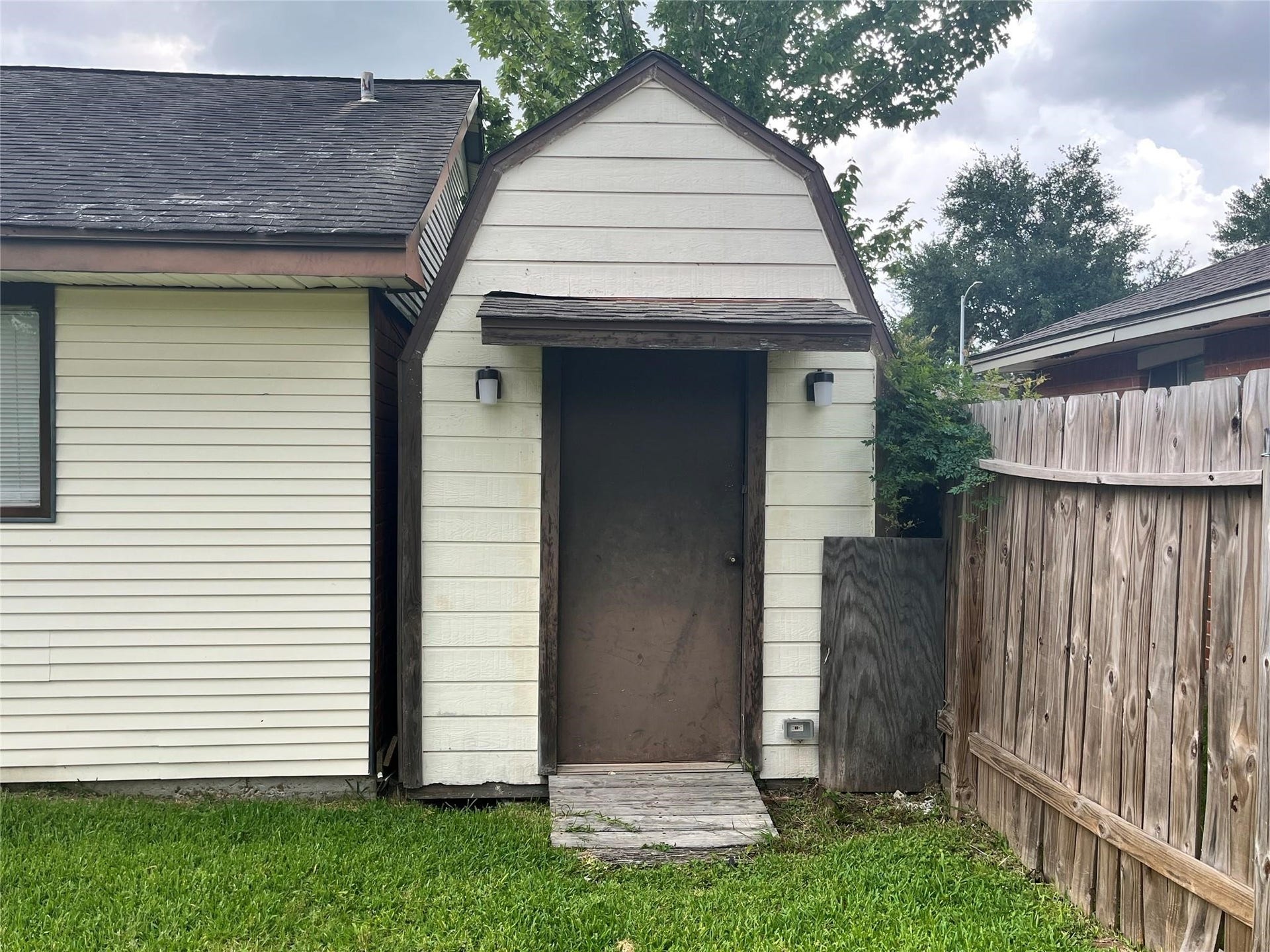 9910 Stonemont Road, La Porte, TX 77571 9910 Stonemont Road, La Porte, TX 77571