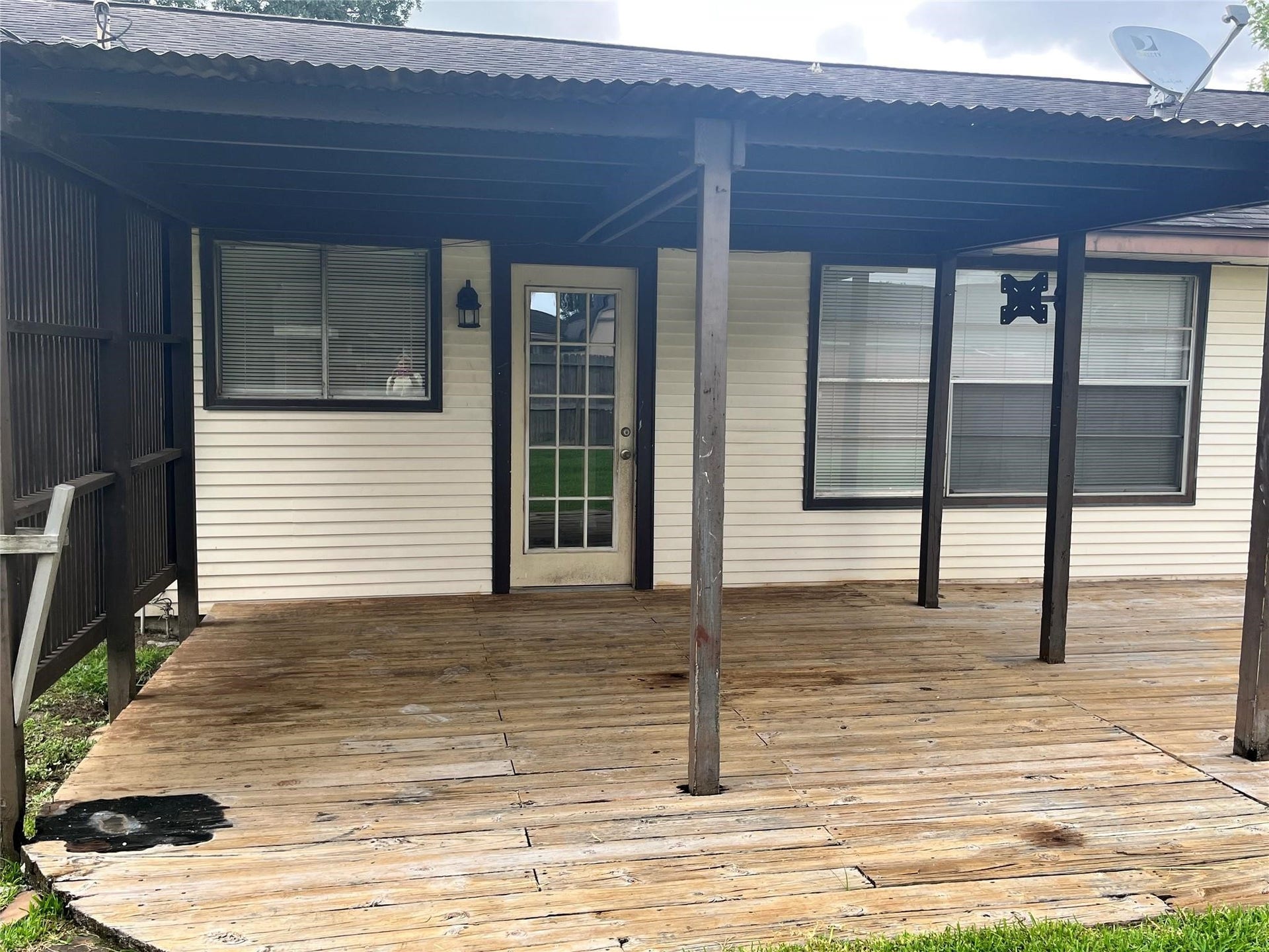 9910 Stonemont Road, La Porte, TX 77571 9910 Stonemont Road, La Porte, TX 77571