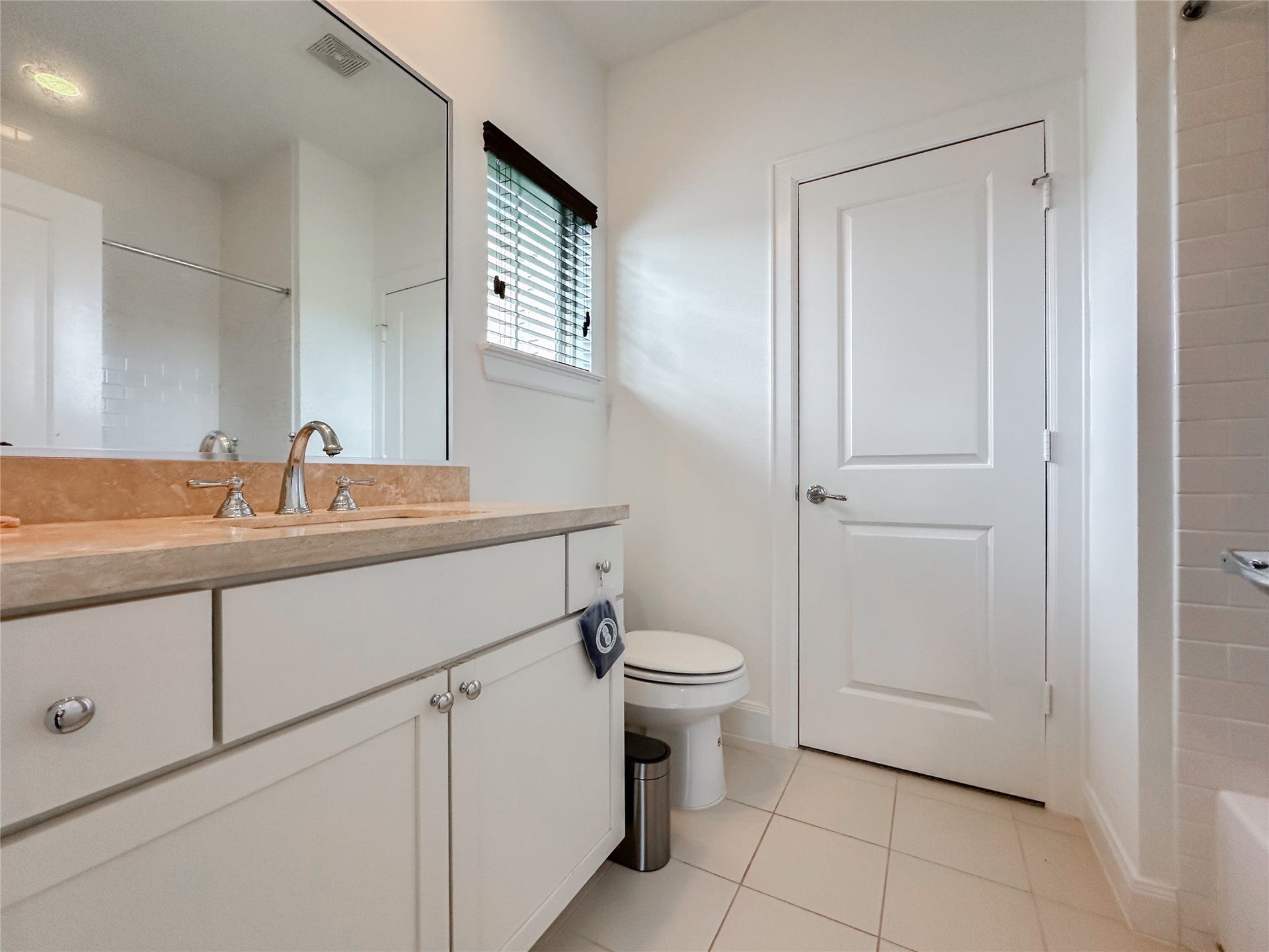 2 Hermann Park Court, Houston, TX 77021 Secondary Full bathroom