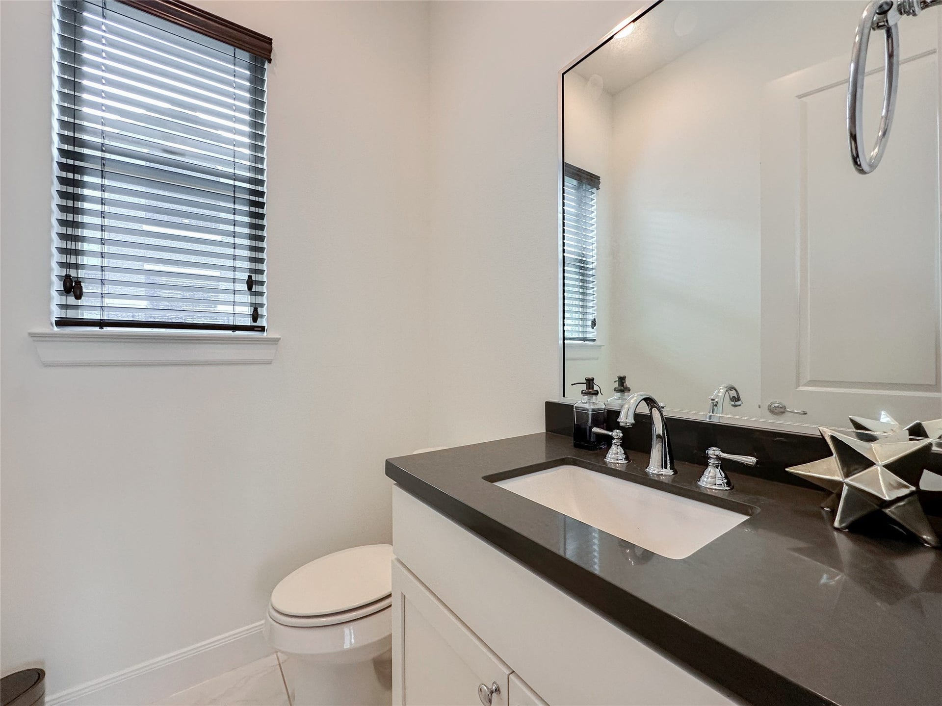 2 Hermann Park Court, Houston, TX 77021 Half Bathroom for visitors