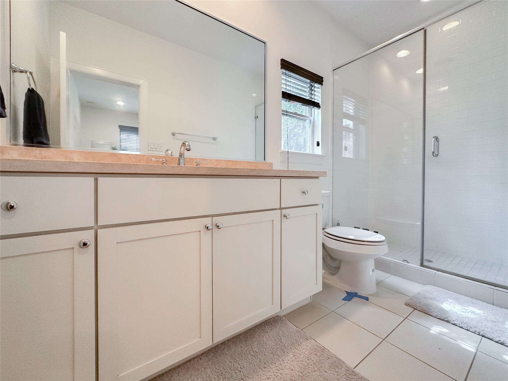 2 Hermann Park Court, Houston, TX 77021 Guest Full bathroom