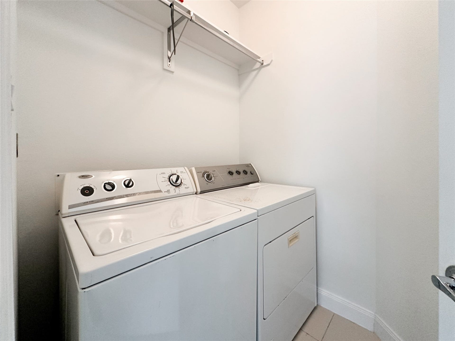 2 Hermann Park Court, Houston, TX 77021 Utility room with washer and dryer