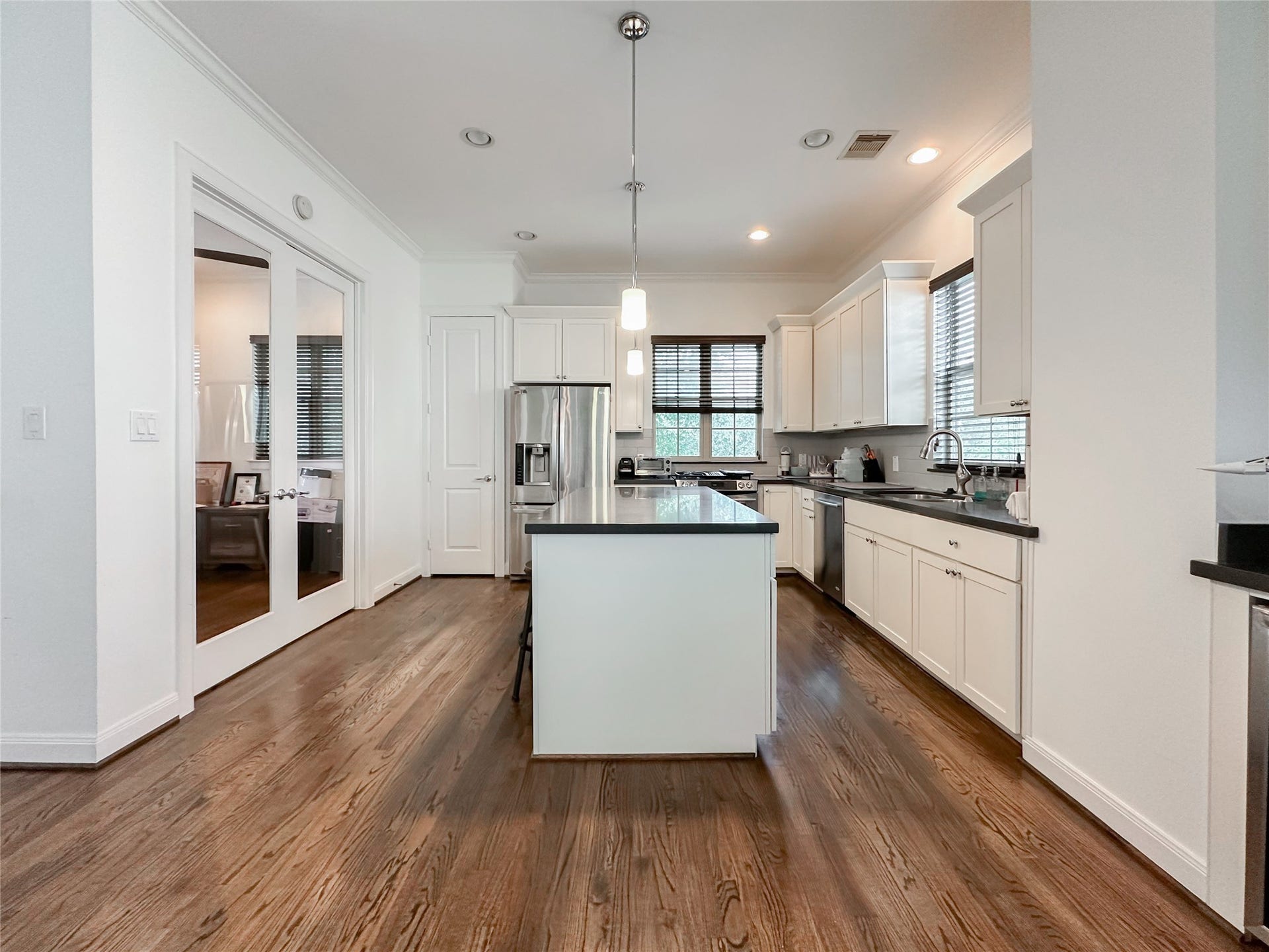 2 Hermann Park Court, Houston, TX 77021 Dishwasher included