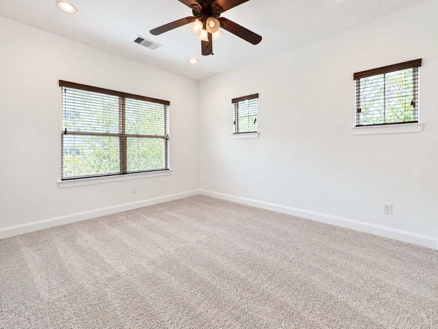2 Hermann Park Court, Houston, TX 77021 Secondary Bedroom with own bathroom
