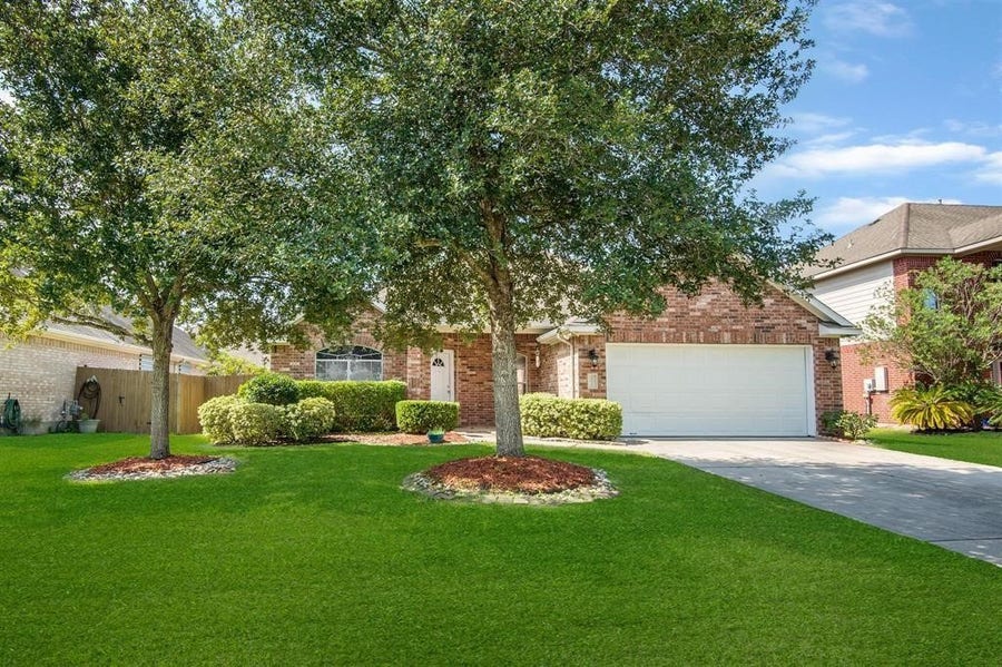 Property photo for 405 Magnolia Estates Drive, League City, TX