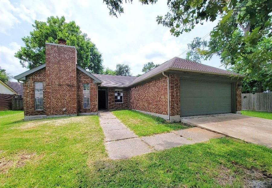 Property photo for 15502 Richford Drive, Friendswood, TX