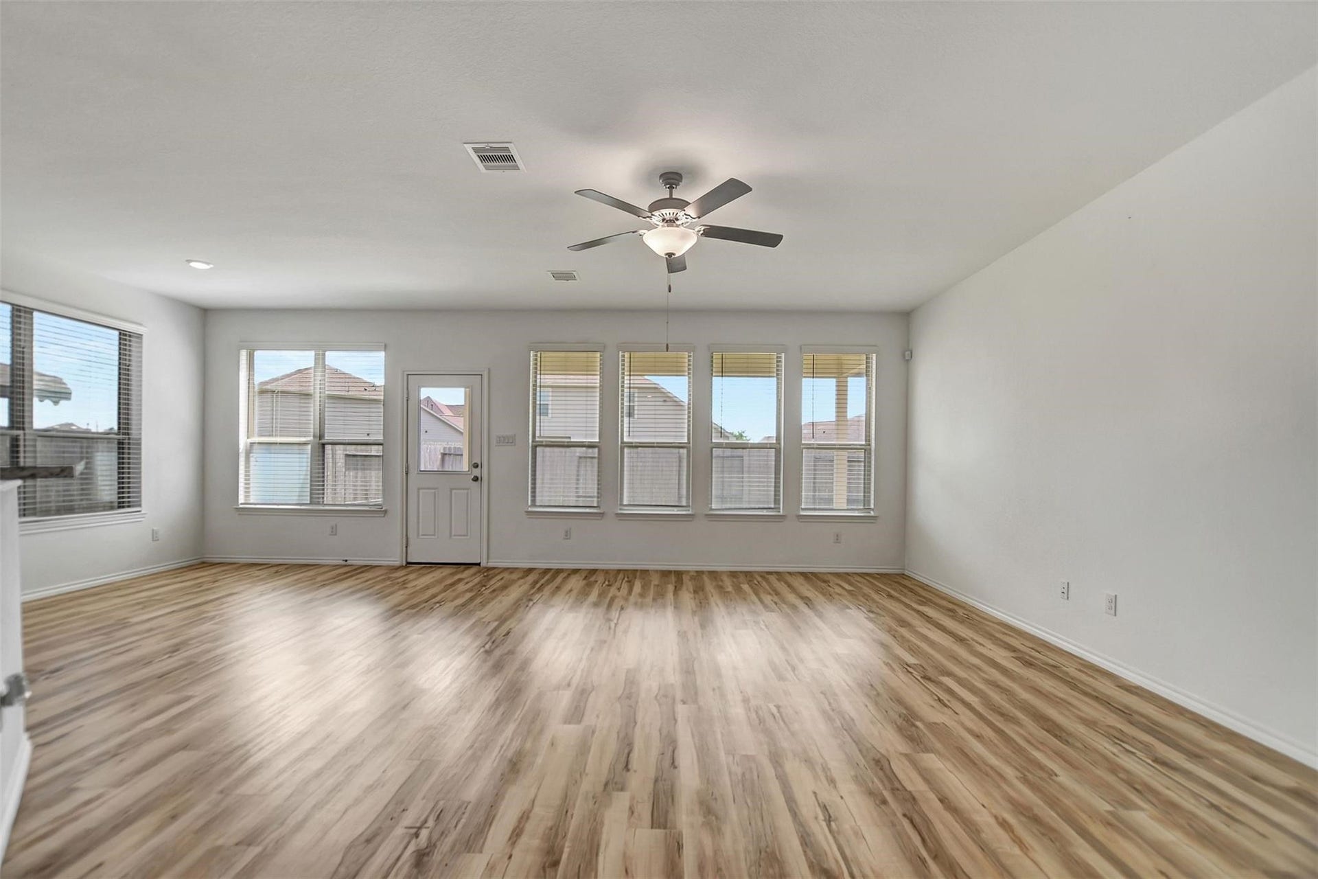 4327 Oakdale Mist Drive, Dickinson, TX 77539 4327 Oakdale Mist Drive, Dickinson, TX 77539