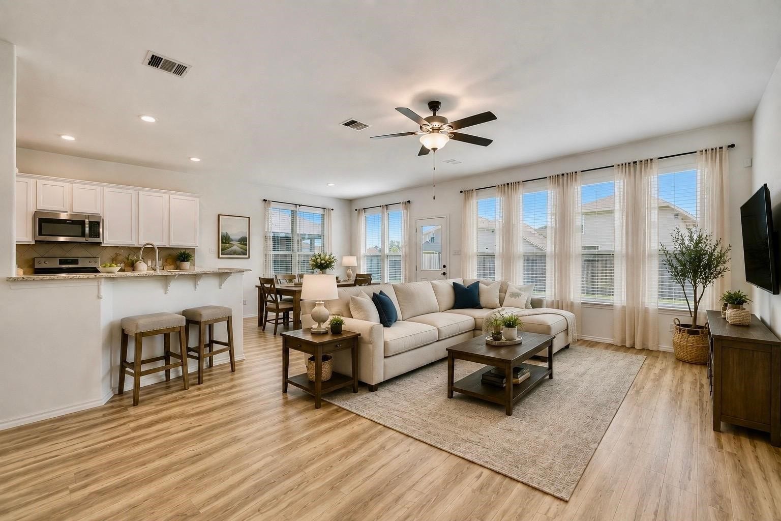 4327 Oakdale Mist Drive, Dickinson, TX 77539 Virtually Staged