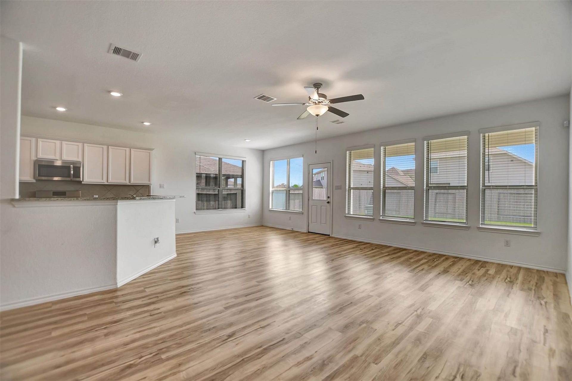 4327 Oakdale Mist Drive, Dickinson, TX 77539 4327 Oakdale Mist Drive, Dickinson, TX 77539