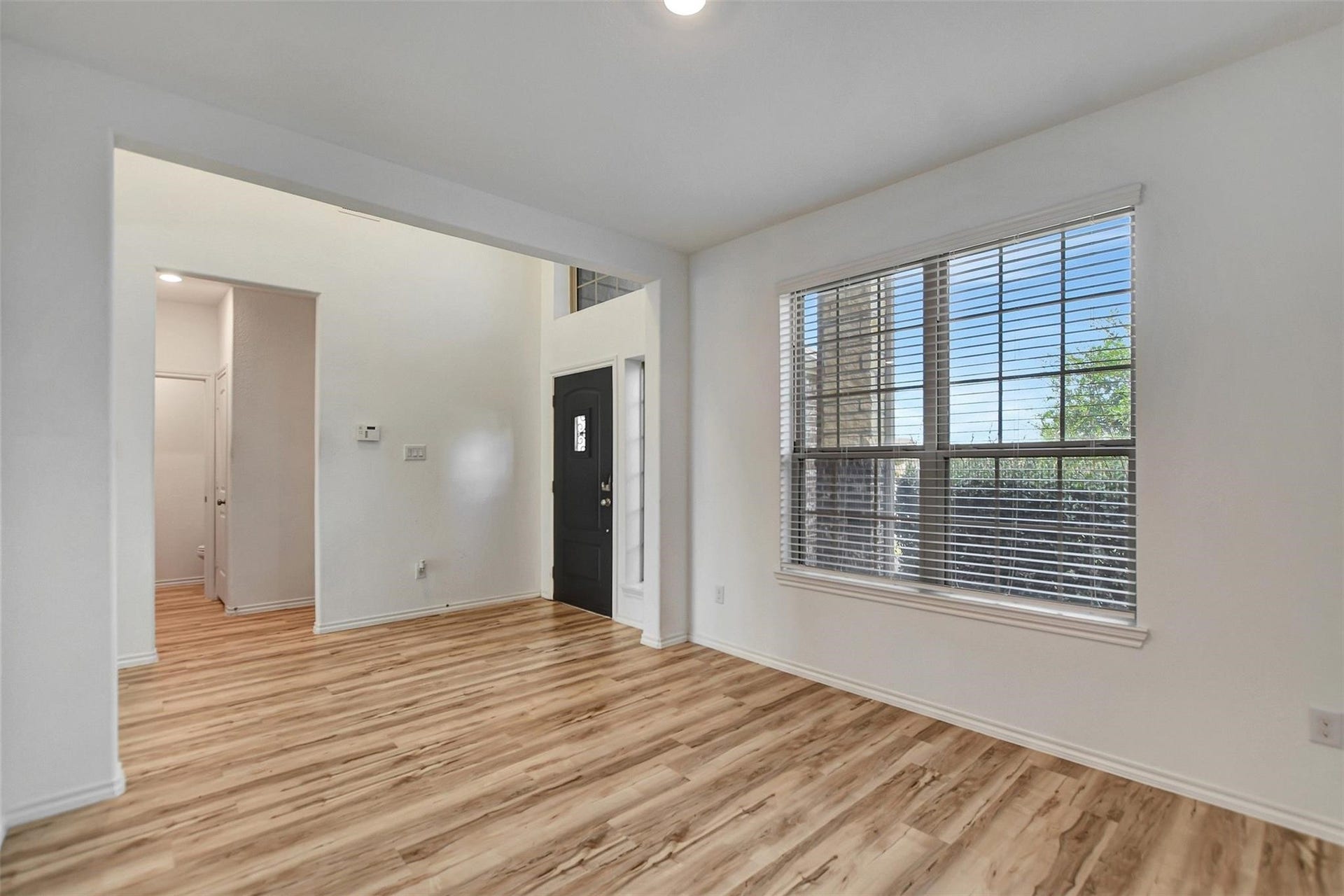 4327 Oakdale Mist Drive, Dickinson, TX 77539 This space can be utilized as a formal Dining room or home office