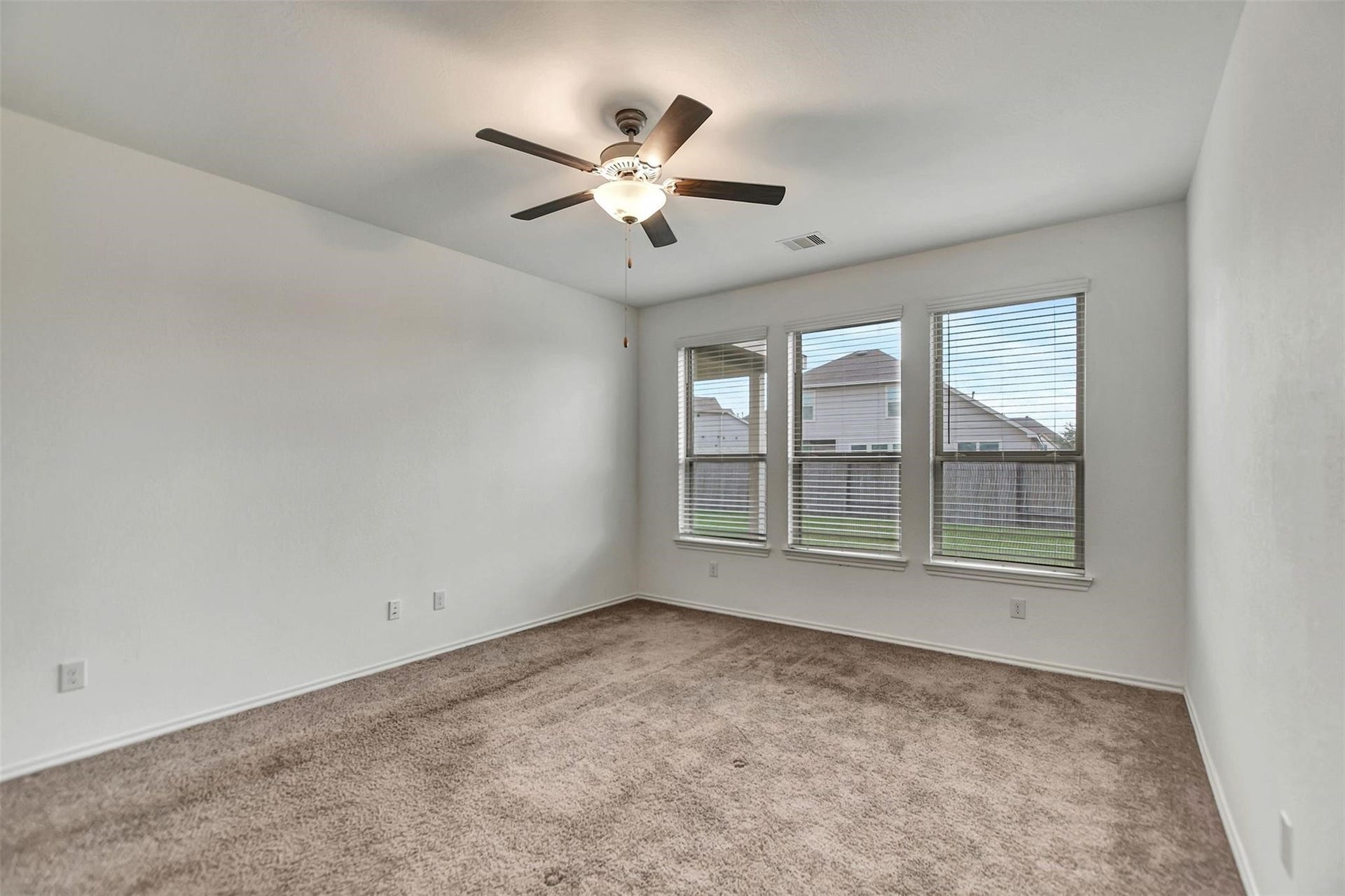 4327 Oakdale Mist Drive, Dickinson, TX 77539 Master Bedroom