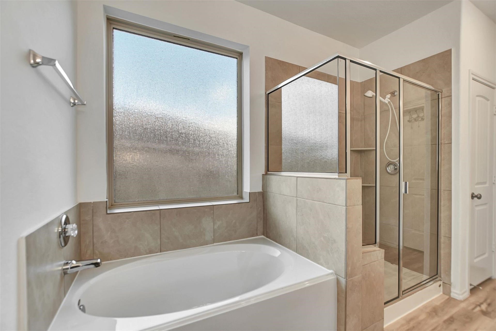 4327 Oakdale Mist Drive, Dickinson, TX 77539 Master Bathroom