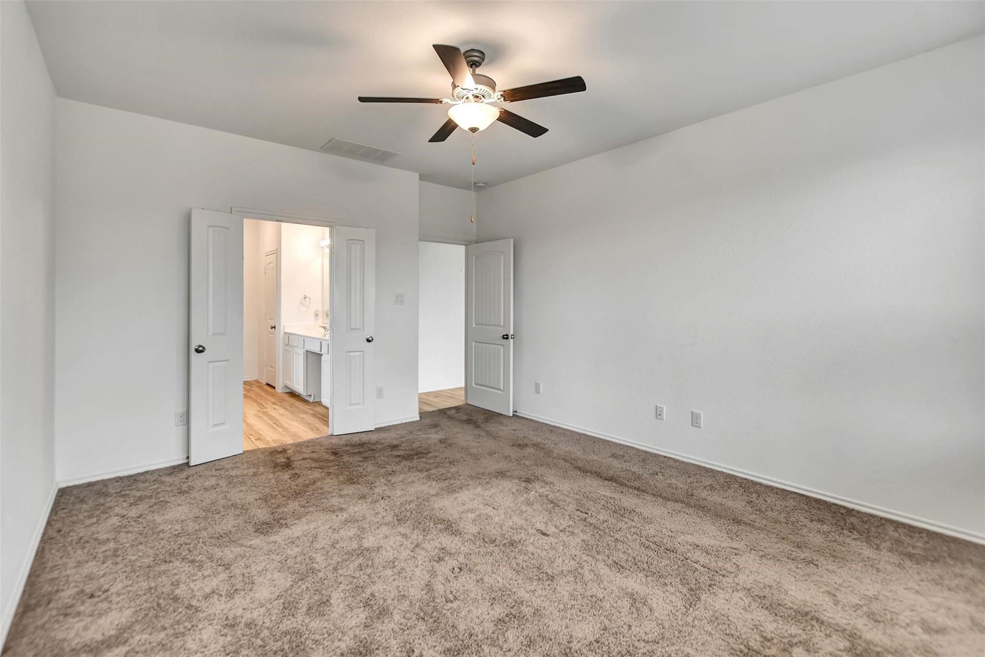 4327 Oakdale Mist Drive, Dickinson, TX 77539 Master Bedroom