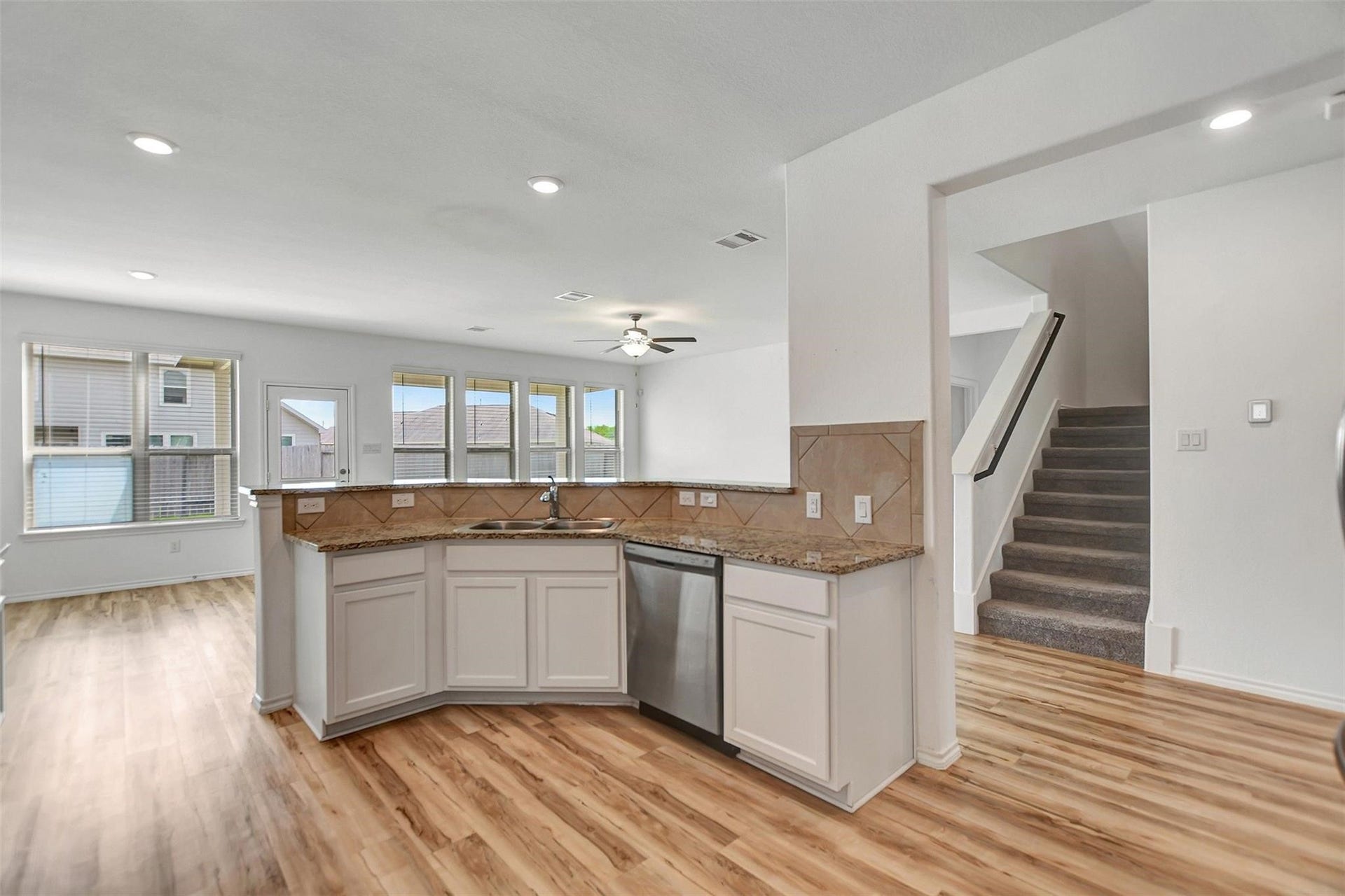 4327 Oakdale Mist Drive, Dickinson, TX 77539 4327 Oakdale Mist Drive, Dickinson, TX 77539