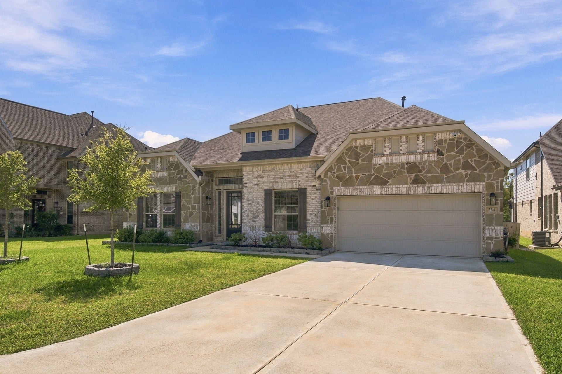 224 Peninsula Point Drive, Montgomery, TX 77356