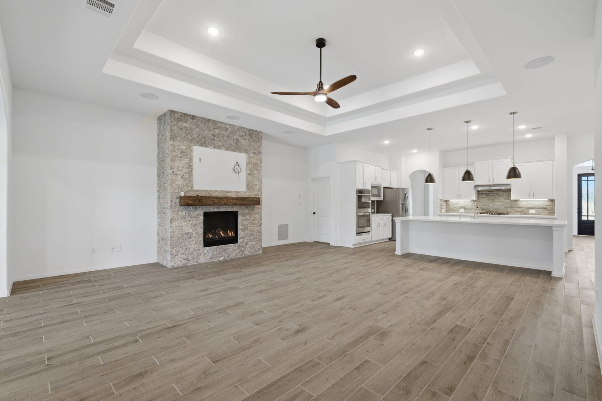 224 Peninsula Point Drive, Montgomery, TX 77356