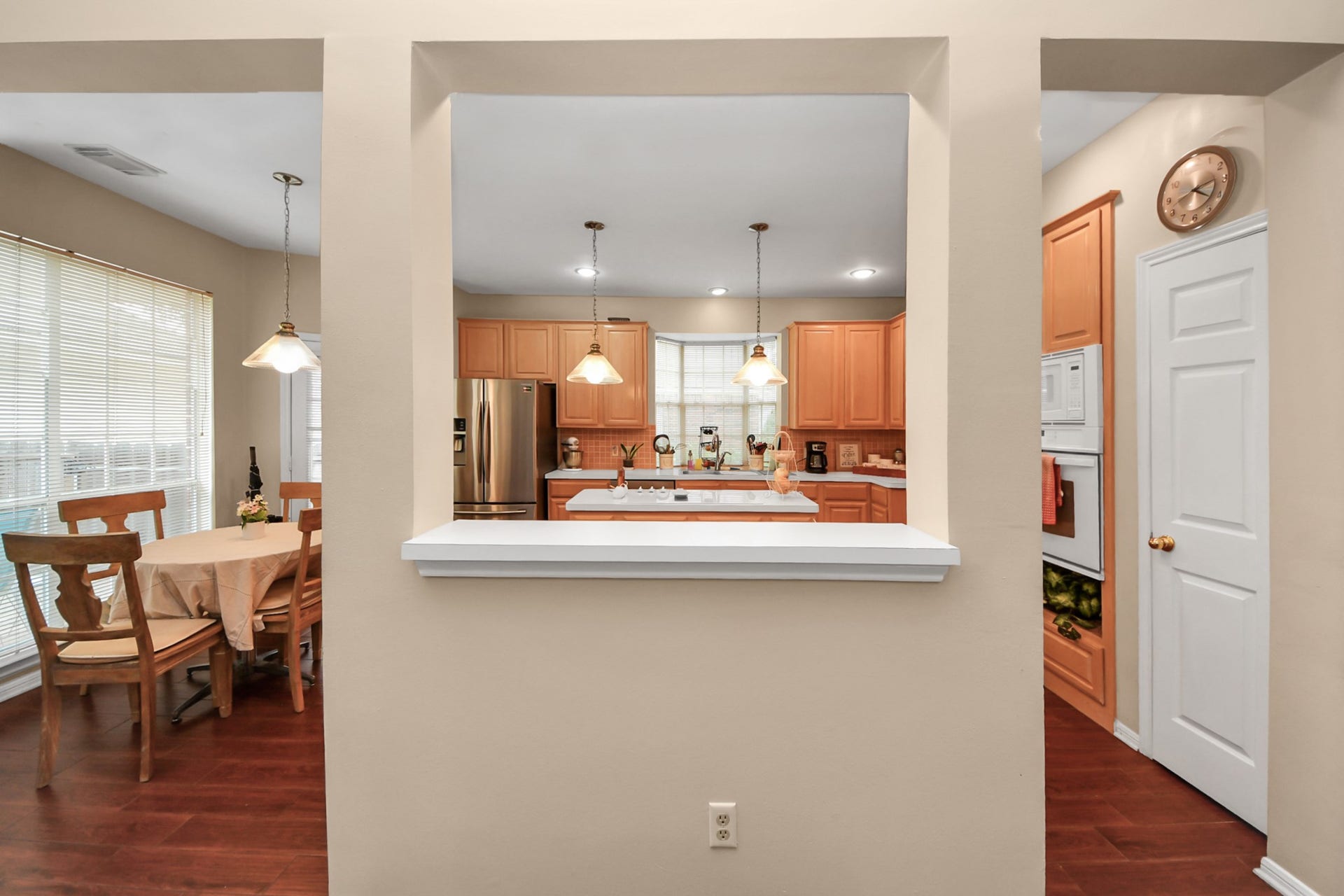 7015 Morningside Drive, Sugar Land, TX 77479 Bright and inviting kitchen with warm wood cabinetry, modern appliances, and a cozy dining nook bathed in natural light.