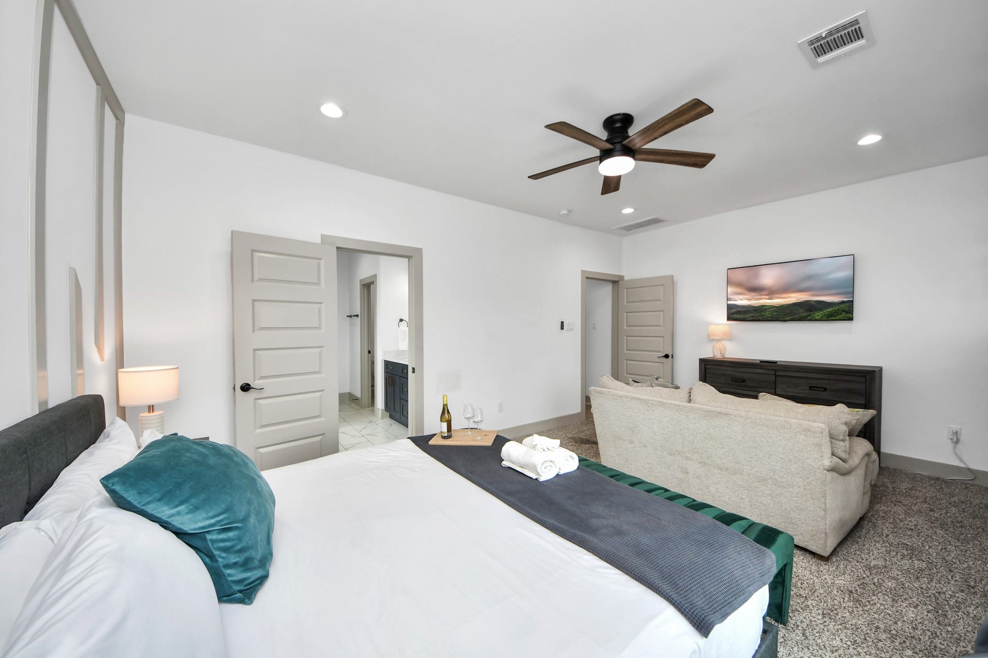 837 W Little York Road, Houston, TX 77091 Spacious primary bedroom offering a comfortable private retreat in this modern 77091 duplex.