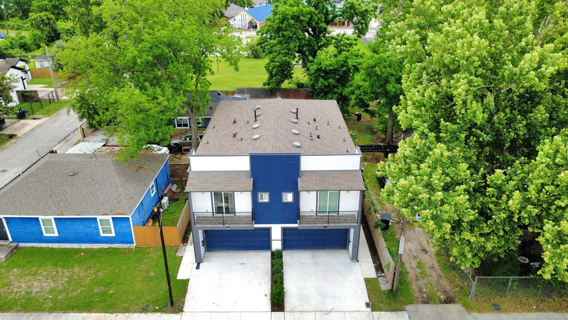 837 W Little York Road, Houston, TX 77091 Private driveway and attached garage access add everyday convenience for each side of this modern duplex.