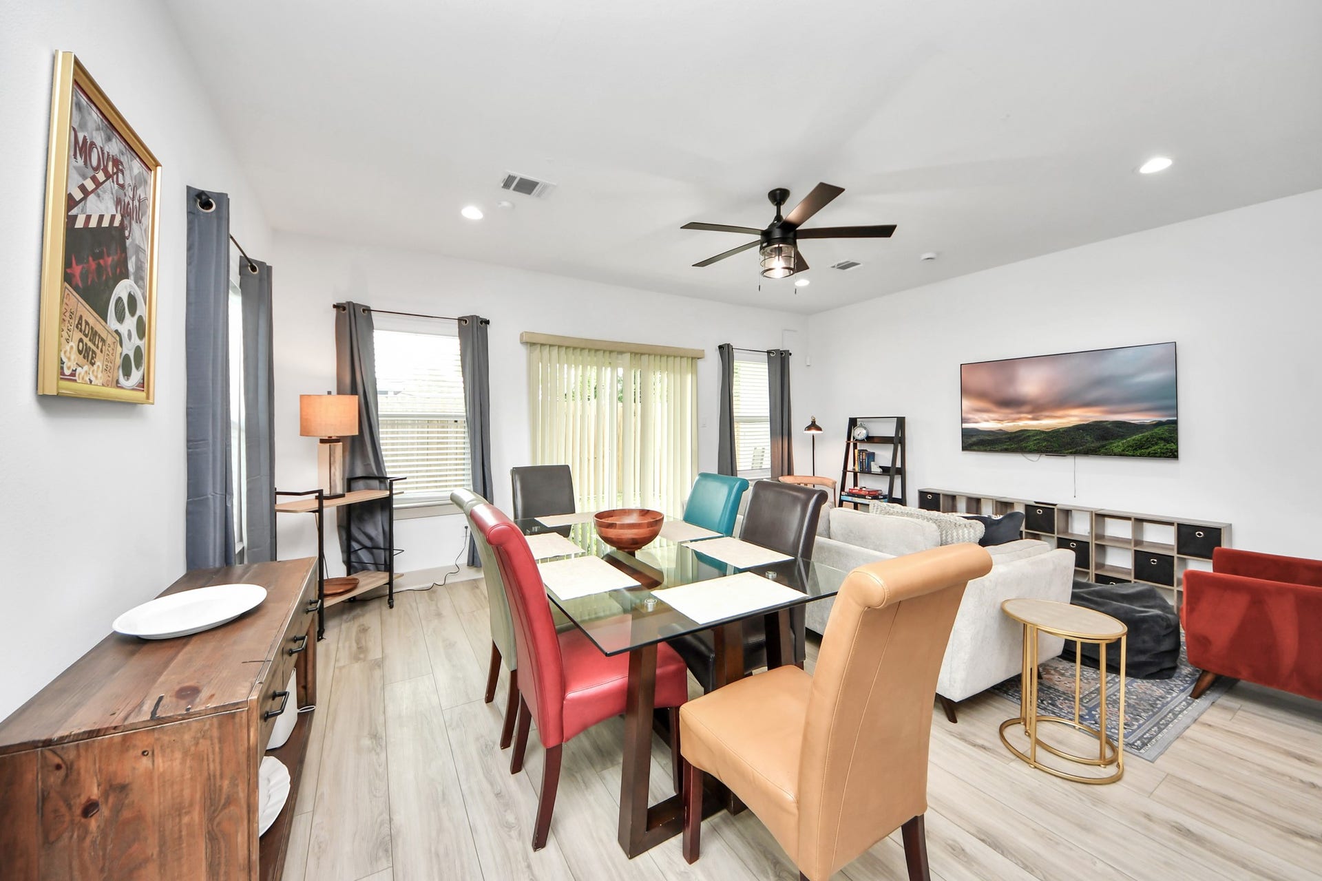 837 W Little York Road, Houston, TX 77091 Spacious living area with an open floor plan connecting seamlessly to the kitchen and dining spaces.