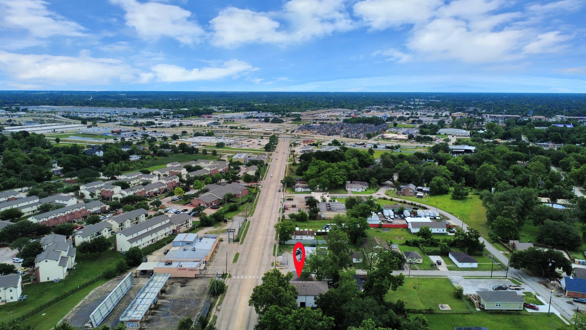 837 W Little York Road, Houston, TX 77091 837 W Little York offers multiple investment strategies including owner occupancy, long-term rental, and short-term rental use.