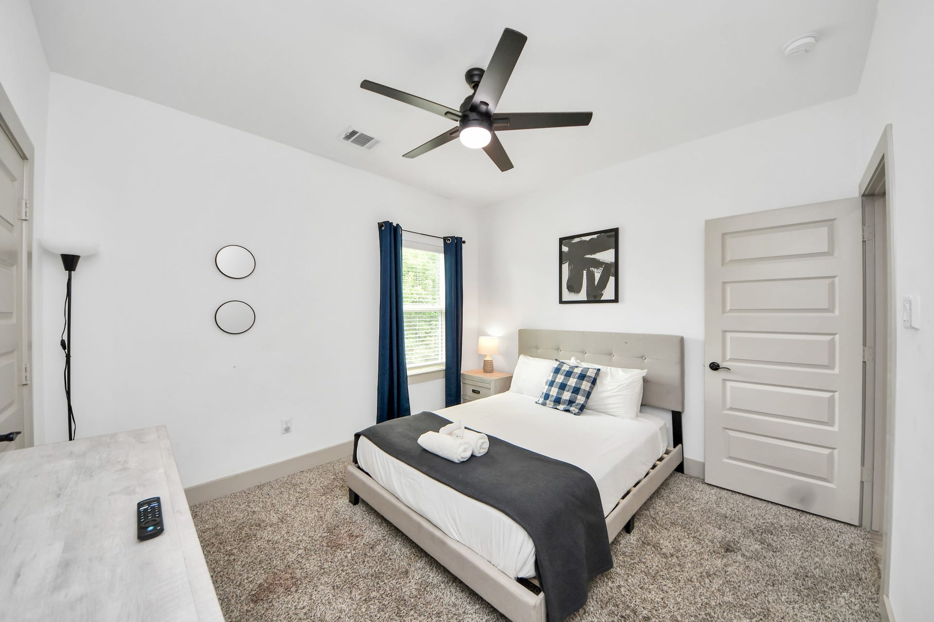 837 W Little York Road, Houston, TX 77091 Well-sized secondary bedroom offering flexibility for residents, guests, a home office, or rental use.