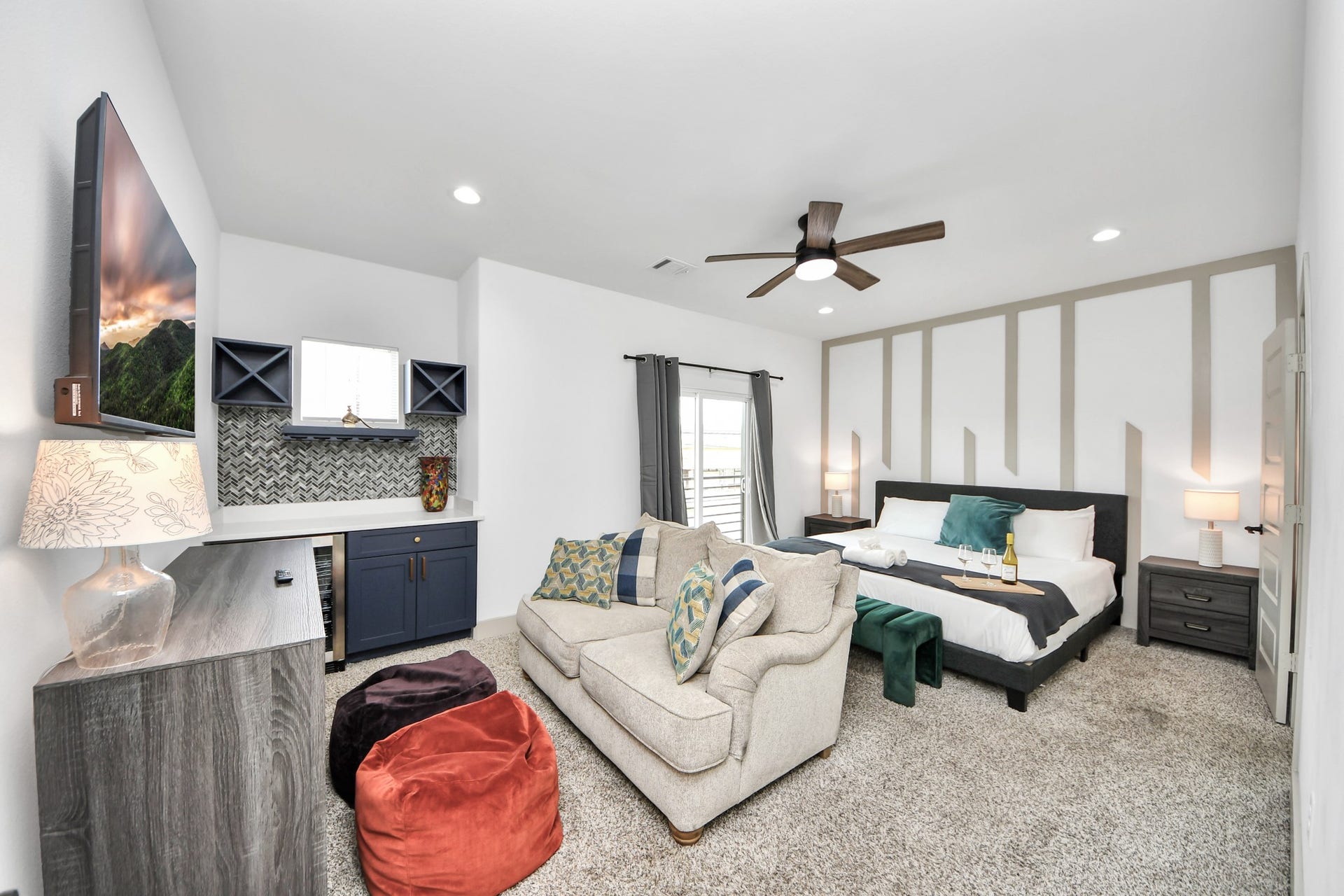 837 W Little York Road, Houston, TX 77091 Spacious primary bedroom offering a comfortable private retreat in this modern 77091 duplex.
