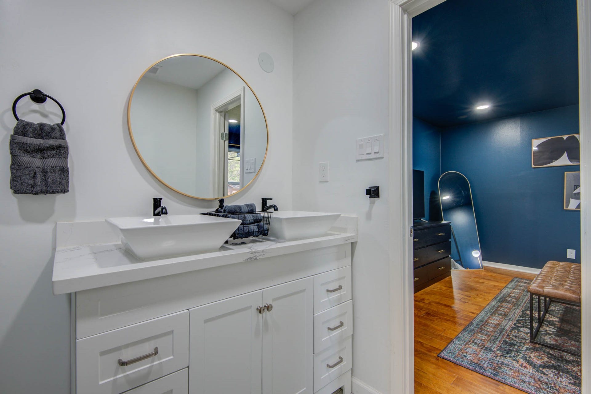 9515 Meadowglen Lane, Houston, TX 77063