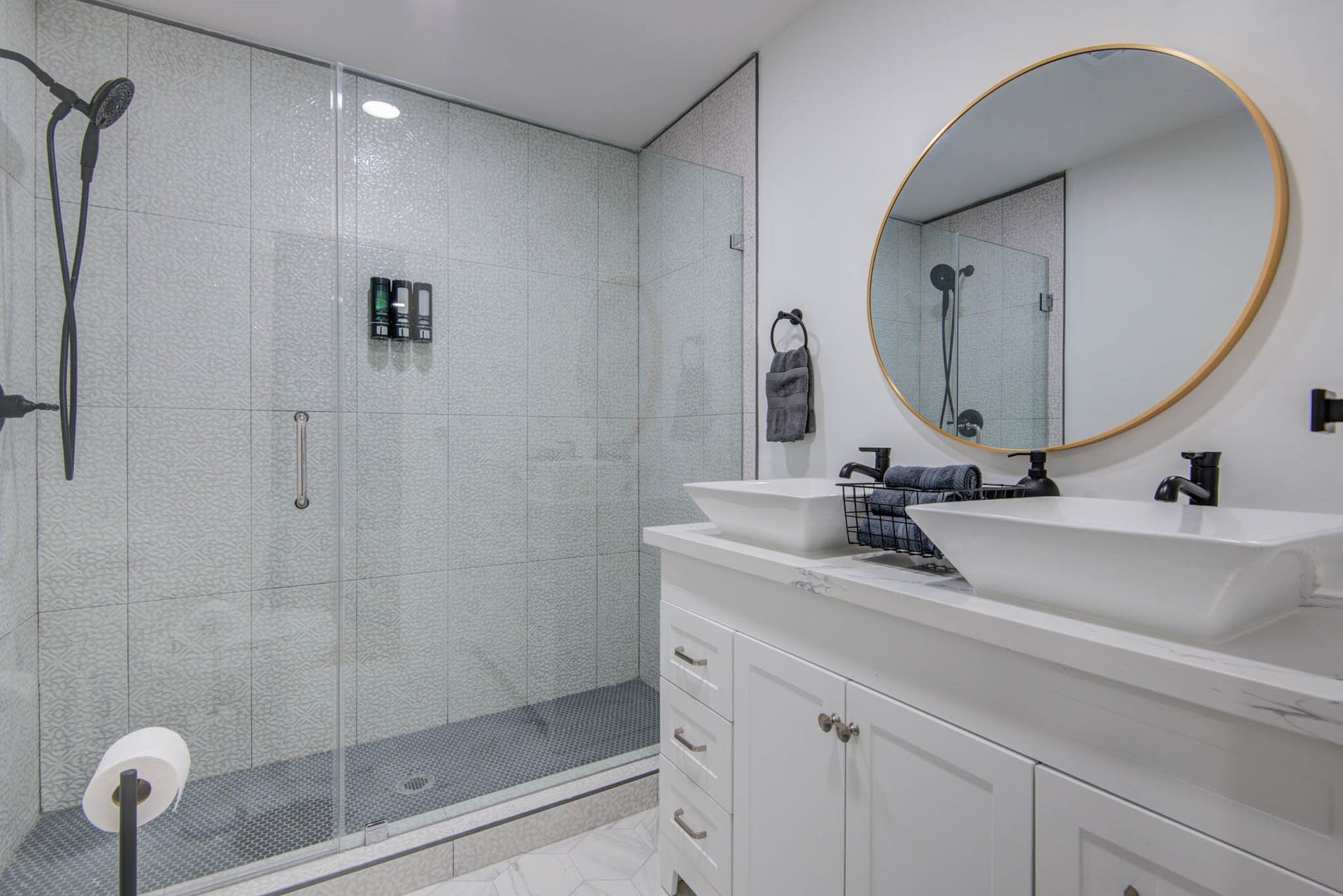 9515 Meadowglen Lane, Houston, TX 77063