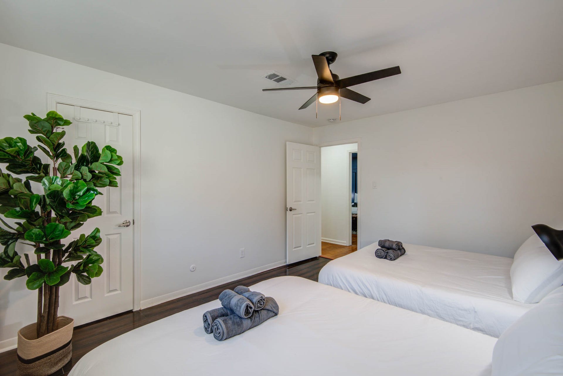 9515 Meadowglen Lane, Houston, TX 77063
