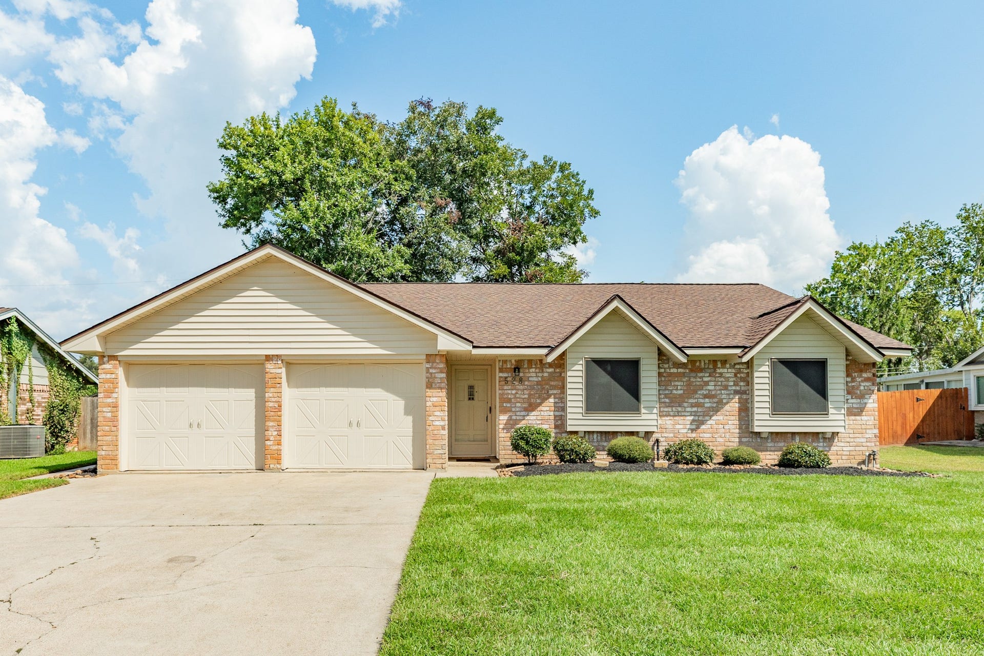 528 Daffodil Street, Lake Jackson, TX 77566 528 Daffodil Street, Lake Jackson, TX 77566