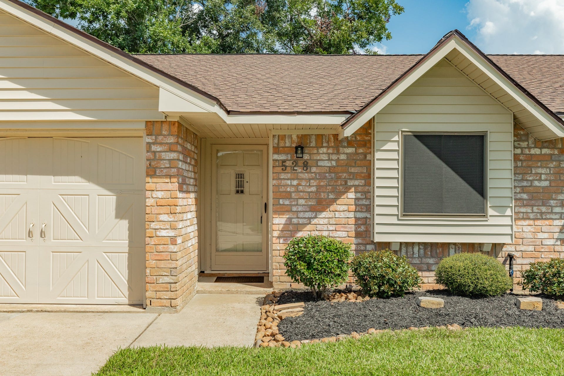 528 Daffodil Street, Lake Jackson, TX 77566 528 Daffodil Street, Lake Jackson, TX 77566