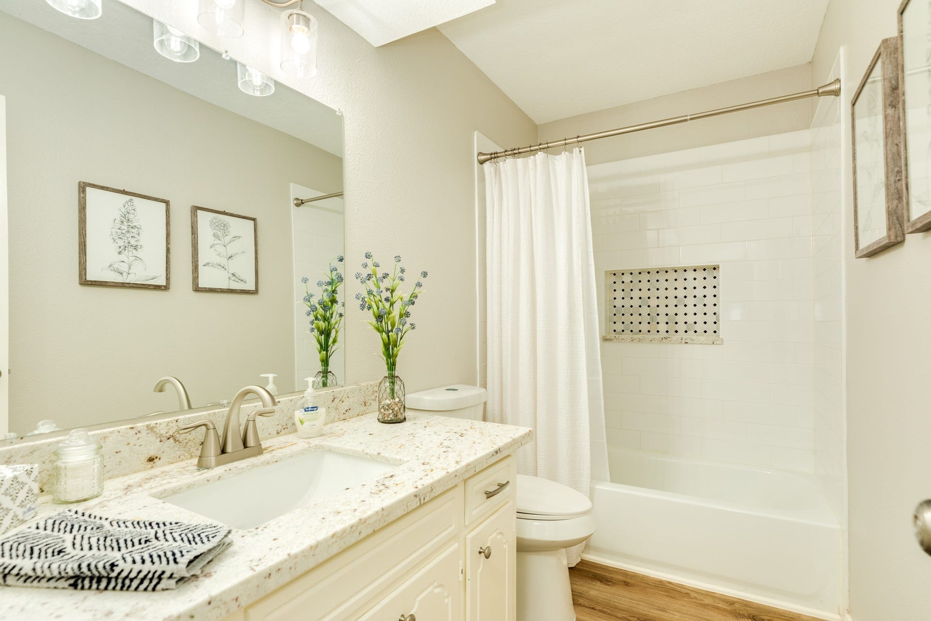 528 Daffodil Street, Lake Jackson, TX 77566 528 Daffodil Street, Lake Jackson, TX 77566