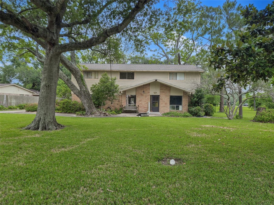 Property photo for 102 Post Oak, Lake Jackson, TX