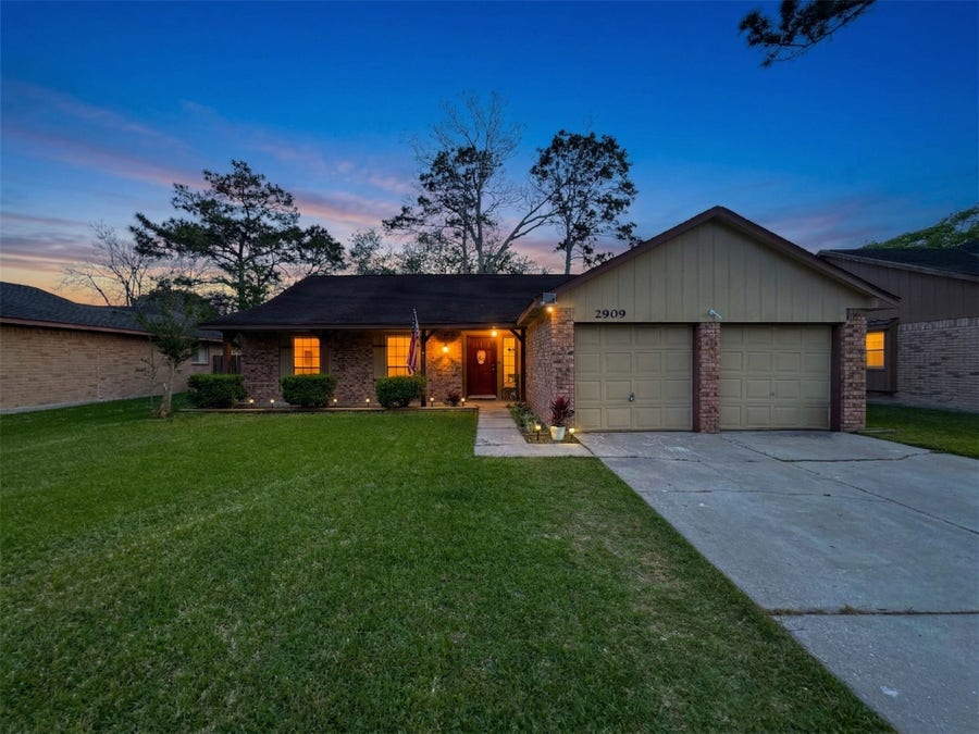 Property photo for 2909 Laurelridge Drive, League City, TX