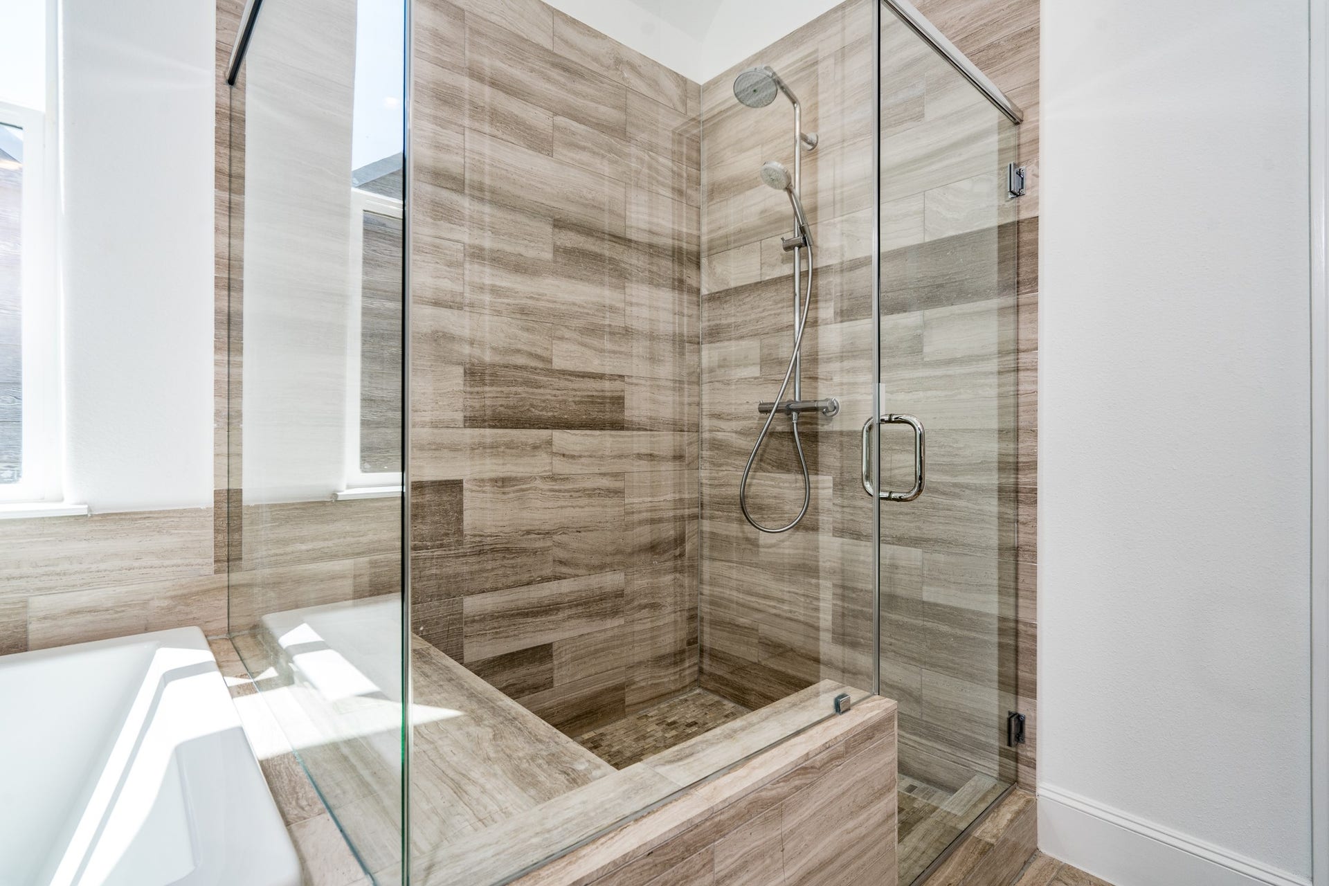 8624 Emnora Lane, Houston, TX 77080 Oversized shower
