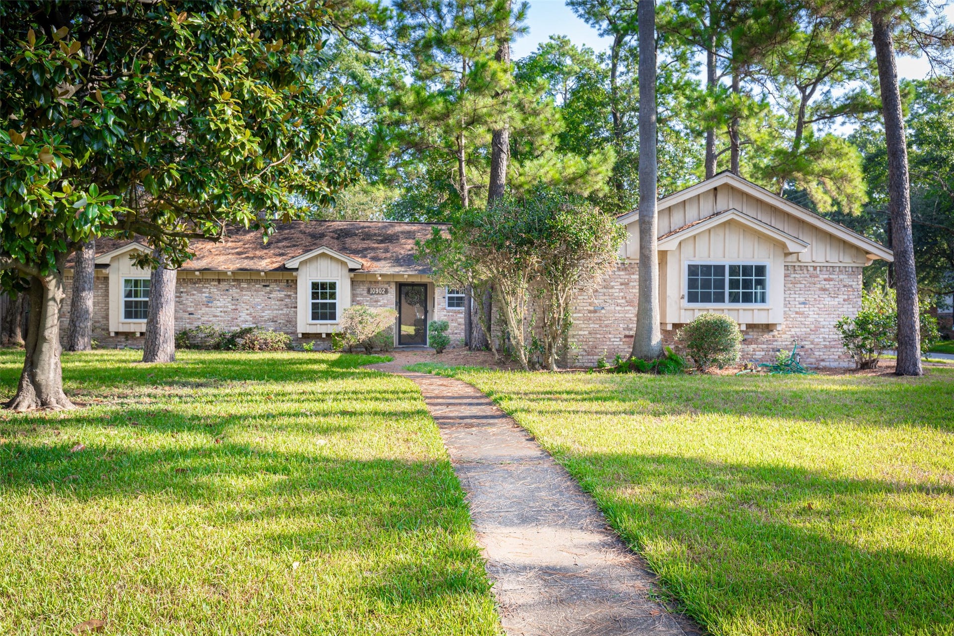 10902 Saint Marys Lane, Houston, TX 77079 10902 Saint Marys Lane, Houston, TX 77079