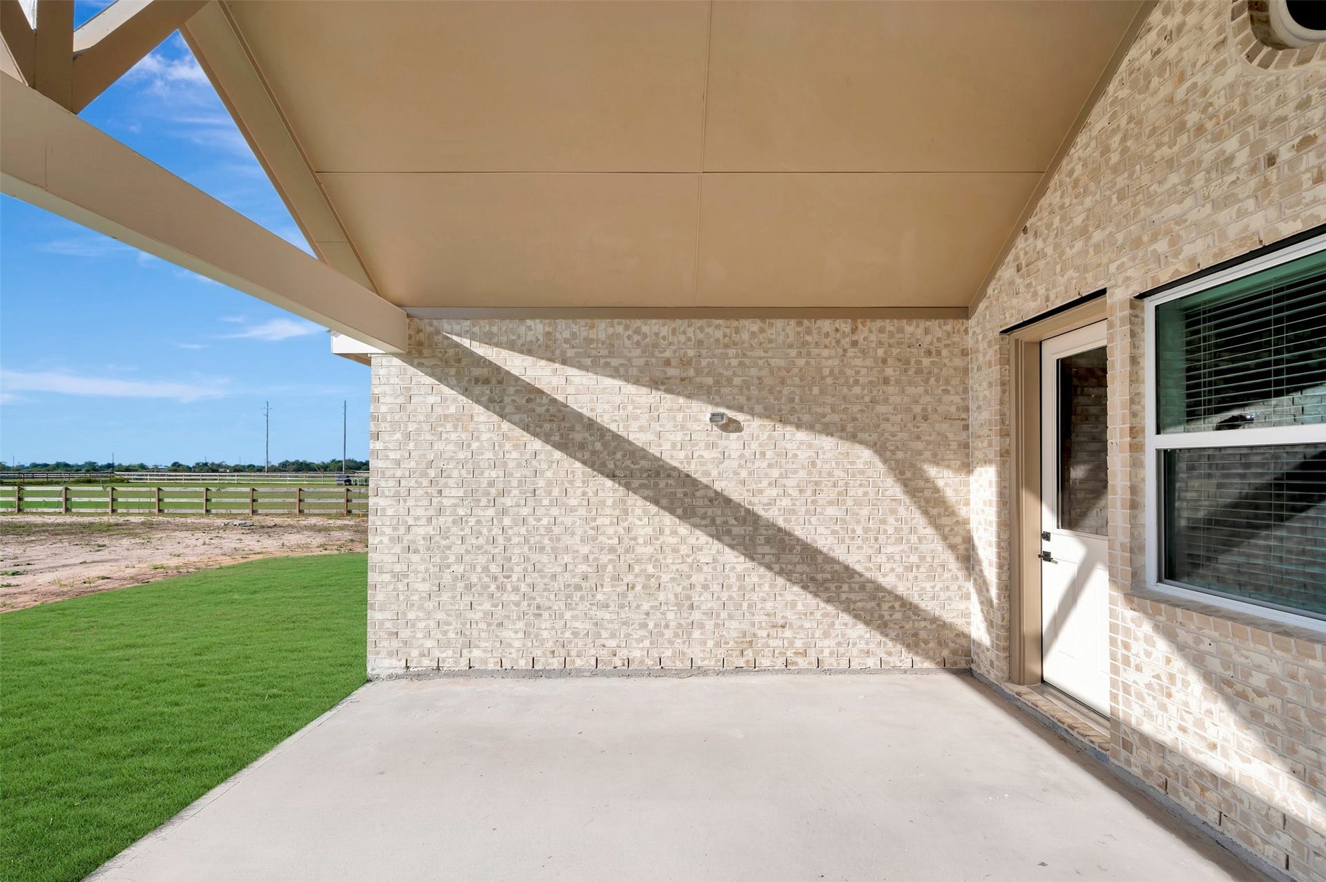 4005 Cardinal Way, Waller, TX 77484 Relax outdoors on the large covered patio