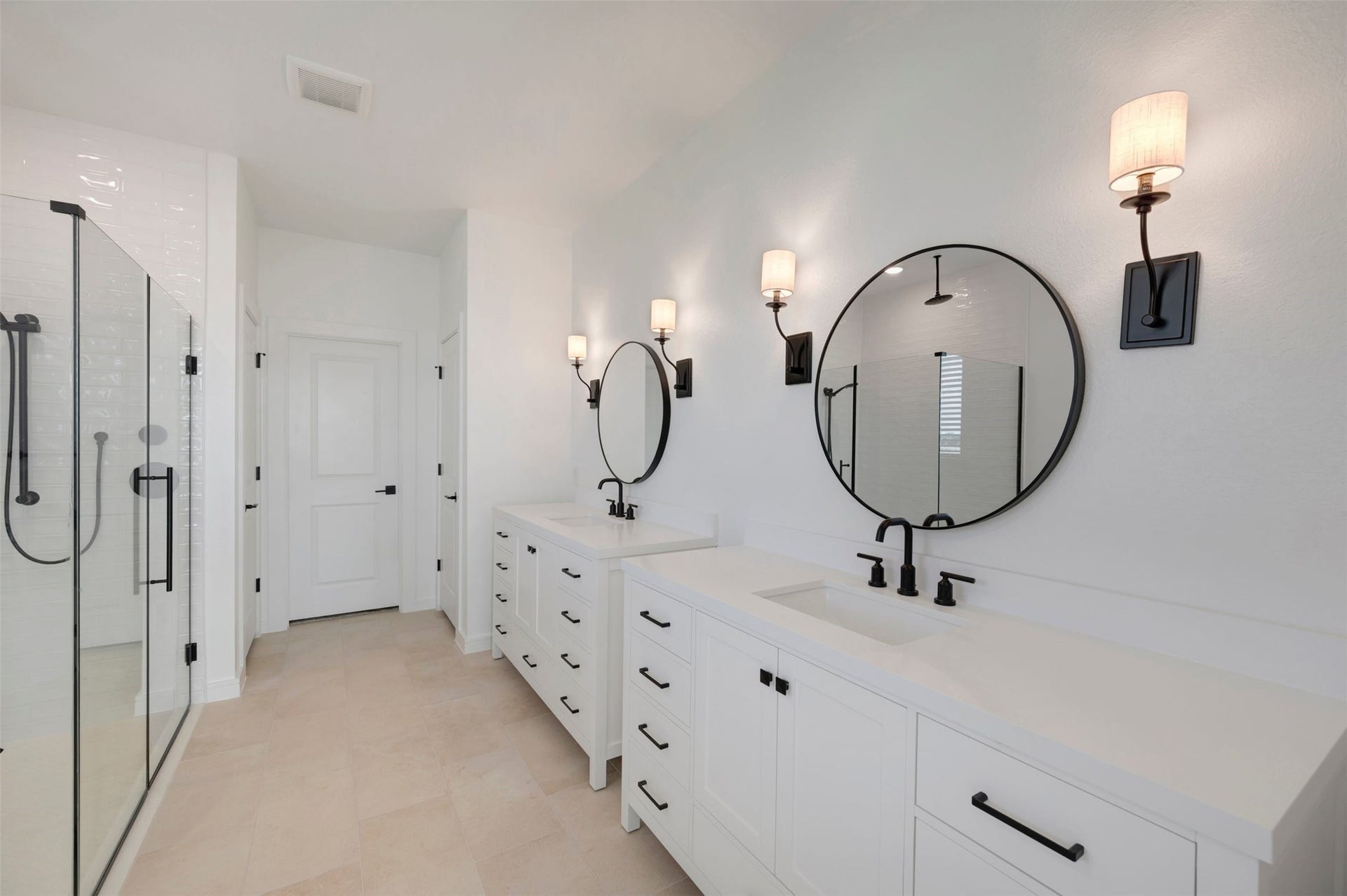 4005 Cardinal Way, Waller, TX 77484 Spa-like primary bath