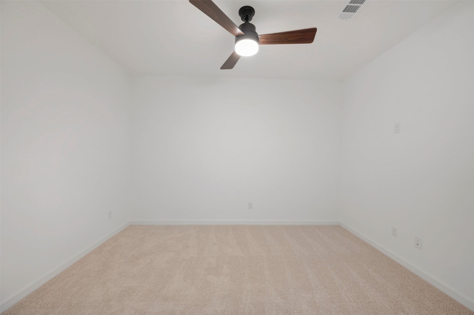 4005 Cardinal Way, Waller, TX 77484 Dedicated media room