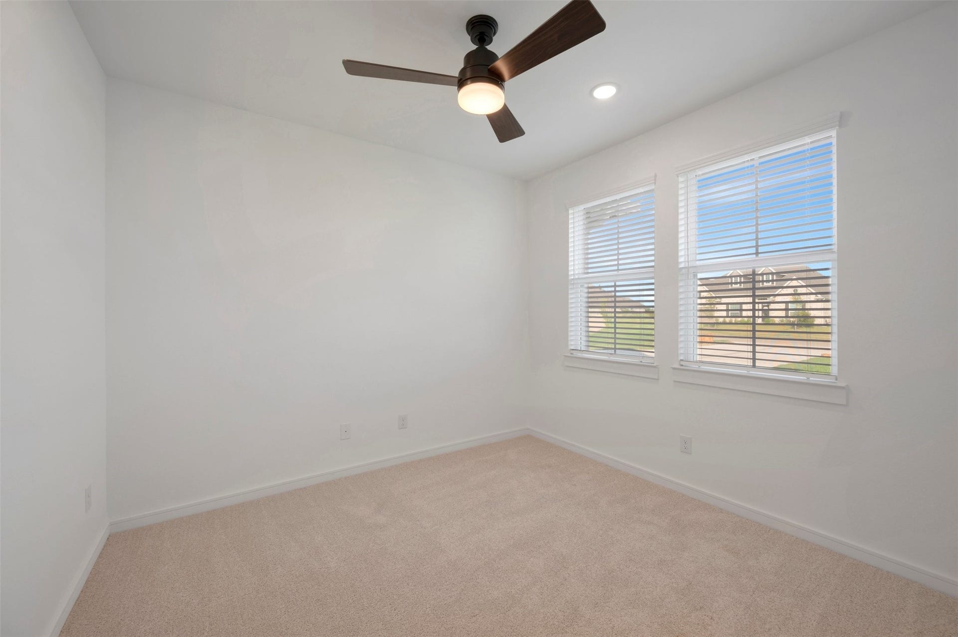 4005 Cardinal Way, Waller, TX 77484 Convenient home office