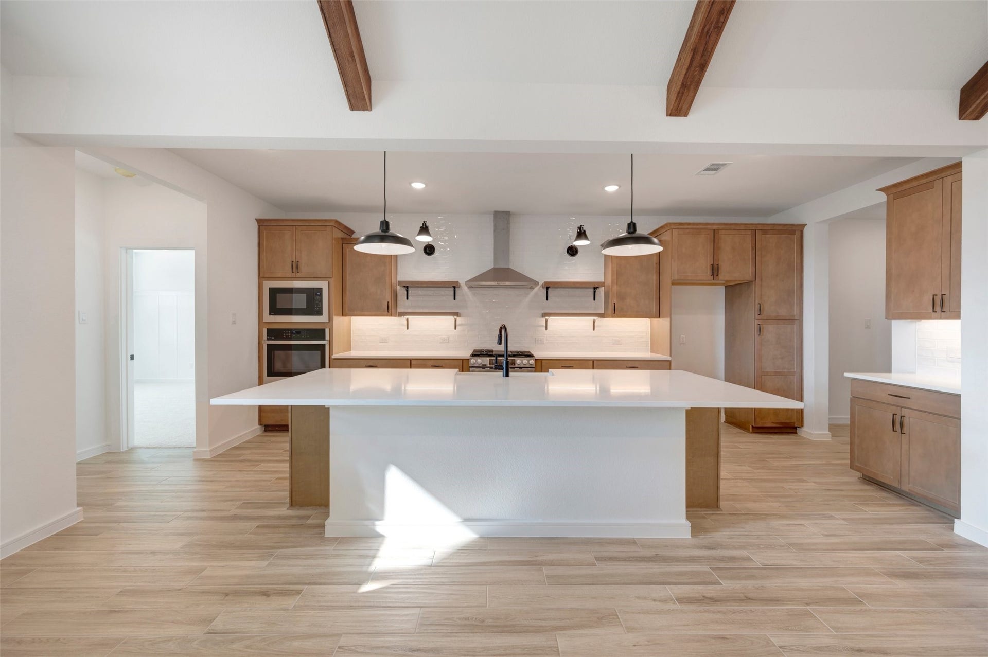 4005 Cardinal Way, Waller, TX 77484 Gourmet island kitchen