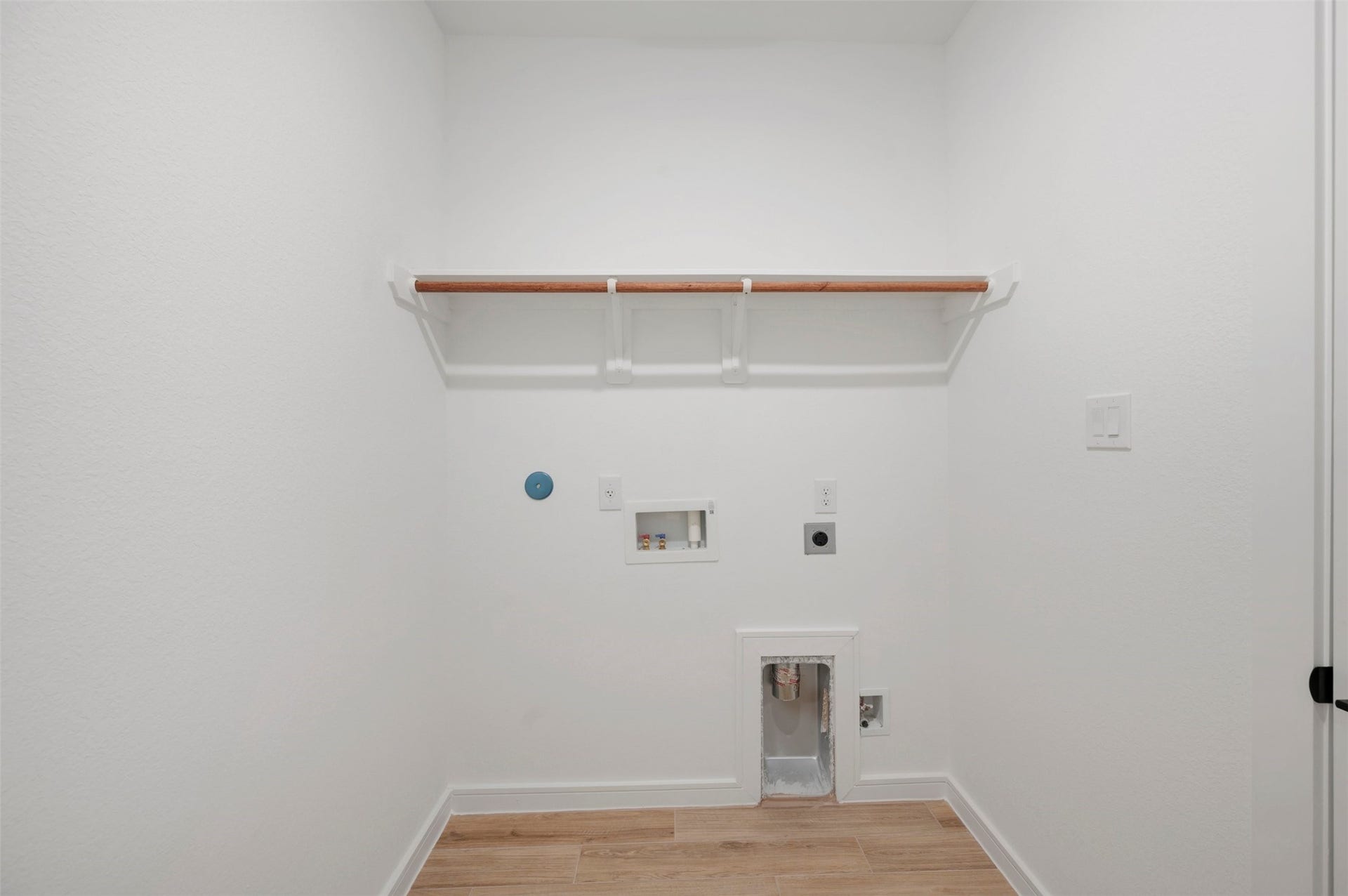 4005 Cardinal Way, Waller, TX 77484 Laundry room